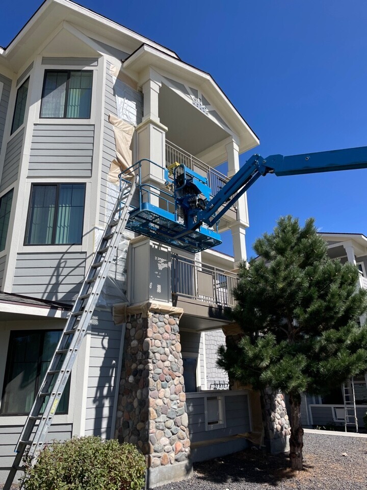 Siding and balcony painting